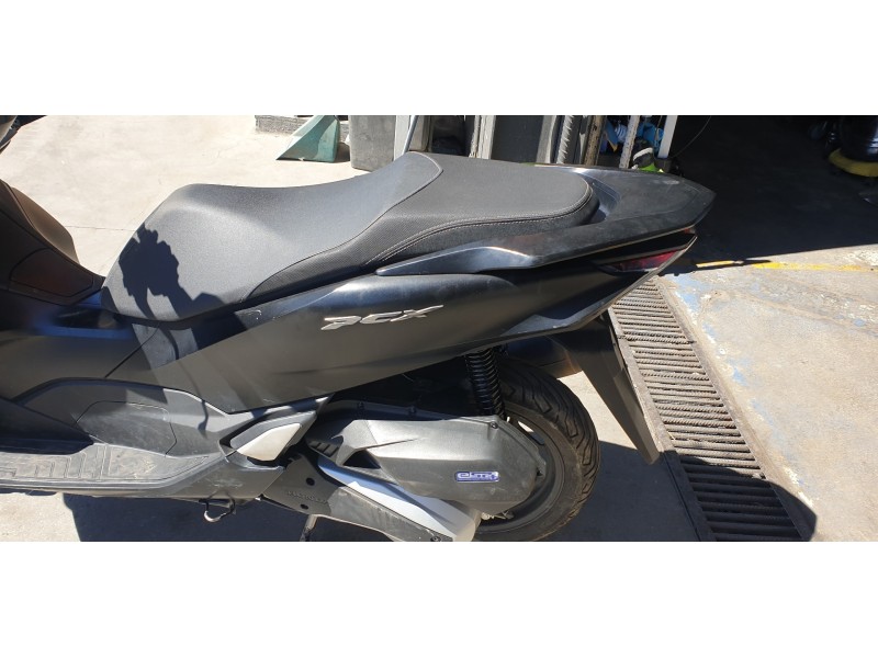 Recambio de moldura para honda pcx 125 pcx 125 referencia OEM IAM 83610K1ZJ100  