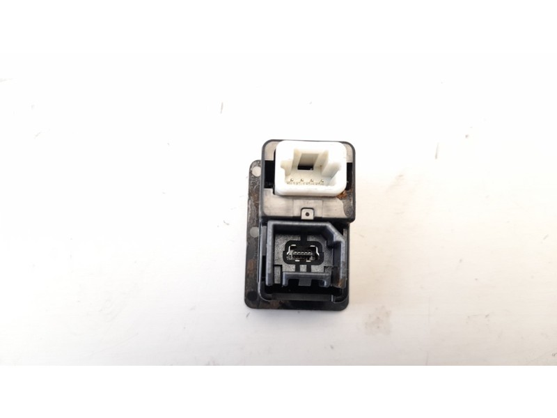 Recambio de interruptor para nissan pulsar (c13) acenta referencia OEM IAM 795405020  