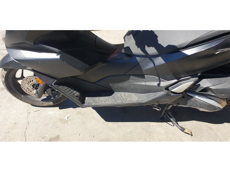 Recambio de moldura para honda pcx 125 pcx 125 referencia OEM IAM 64321K1ZJ10ZA  