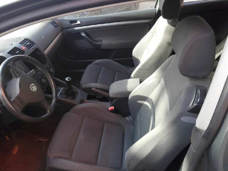 volkswagen golf v berlina (1k1) del año 2004