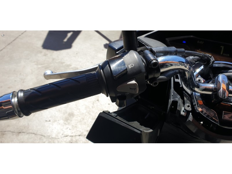 Recambio de piña luces izquierda para honda pcx 125 pcx 125 referencia OEM IAM 35200K1YD12  