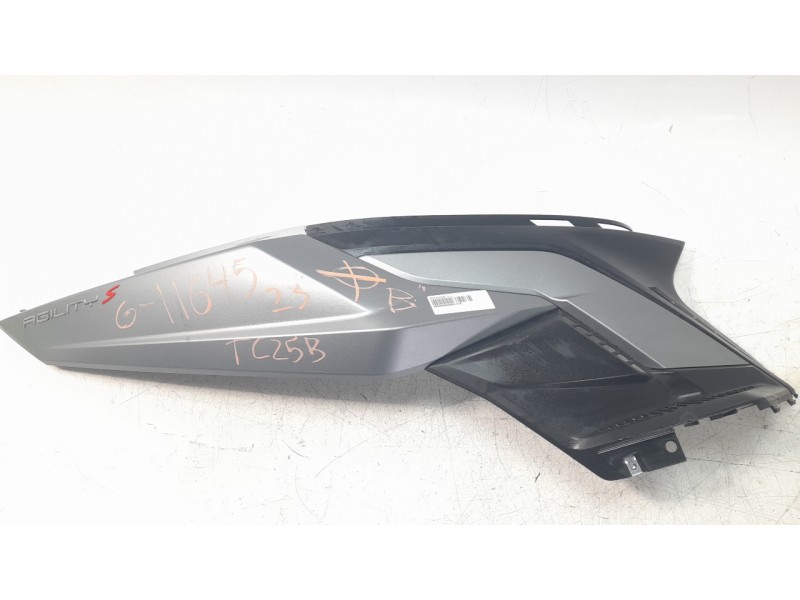 Recambio de moldura para kymco agility 50/125 referencia OEM IAM 83500ALJ8E10  