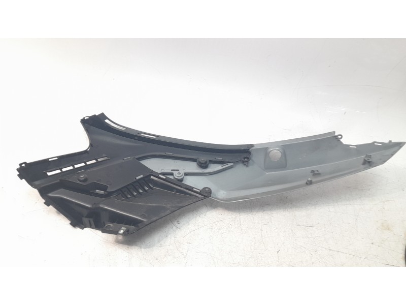 Recambio de moldura para kymco agility 50/125 referencia OEM IAM 83500ALJ8E10  