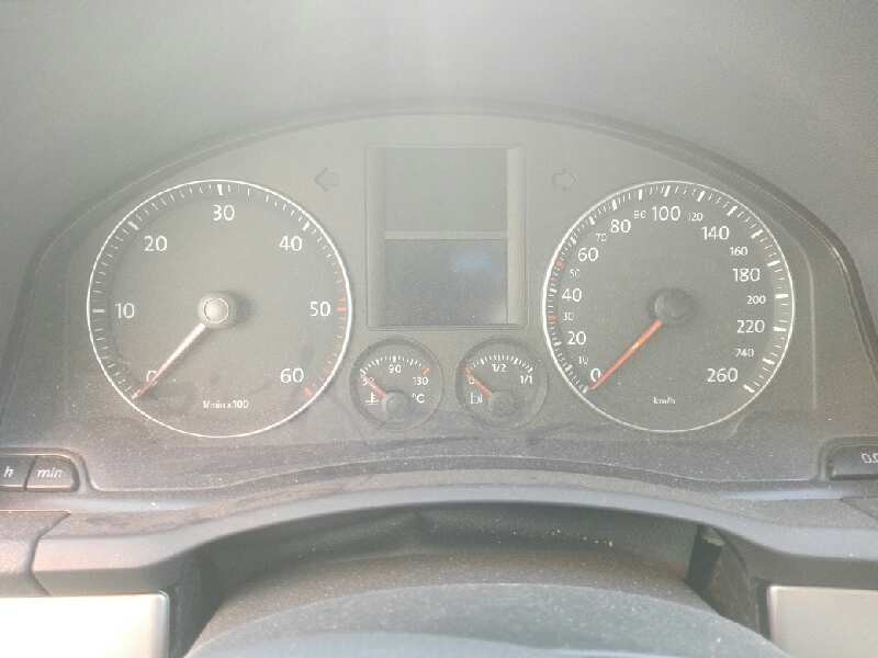 volkswagen golf v berlina (1k1) del año 2004