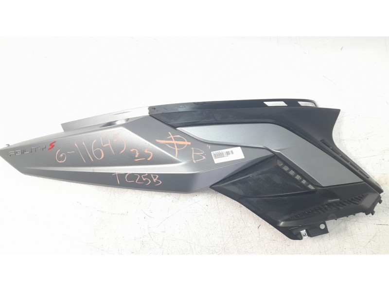 Recambio de moldura para kymco agility 50/125 referencia OEM IAM 83500ALJ8E10  