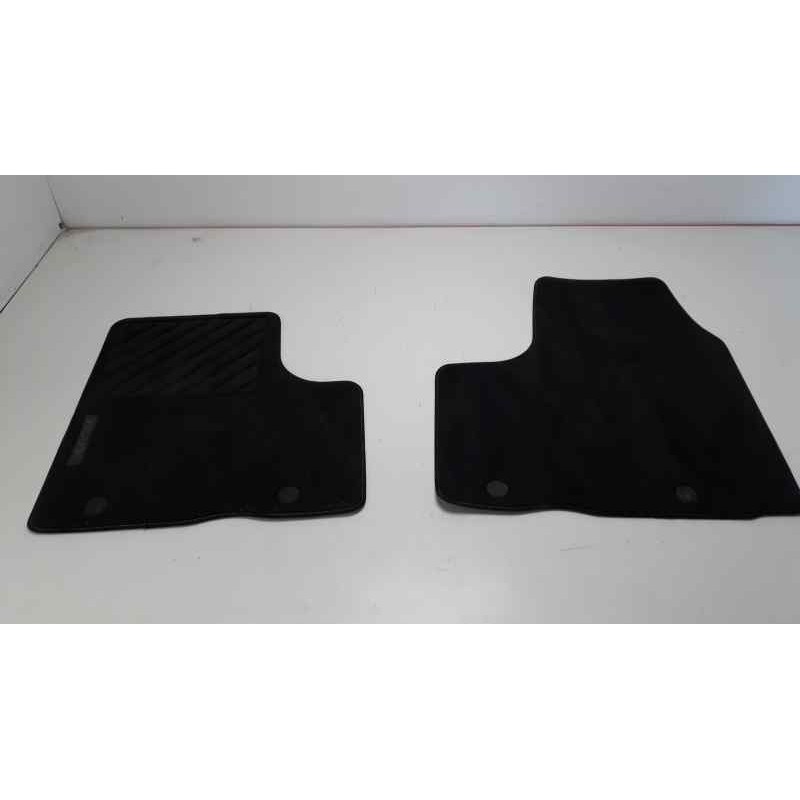 Recambio de juego alfombrillas para renault trafic combi mixto n1 l1h1 2,8t (5/6 plazas) referencia OEM IAM 8201437615A  