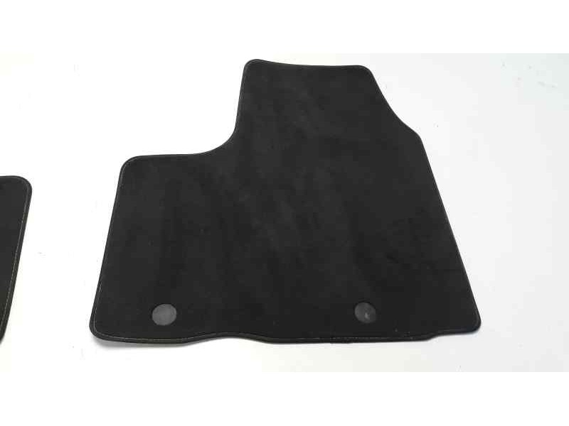 Recambio de juego alfombrillas para renault trafic combi mixto n1 l1h1 2,8t (5/6 plazas) referencia OEM IAM 8201437615A  