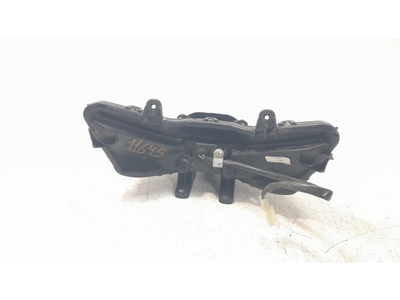 Recambio de piloto trasero central para kymco agility 50/125 referencia OEM IAM 90677GAR1C00  