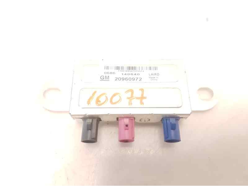 Recambio de antena para opel mokka selective referencia OEM IAM 20960972  