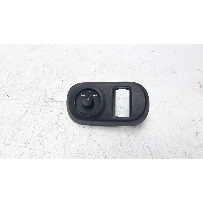 Recambio de mando retrovisor para citroen c4 cactus 1.2 12v e-vti referencia OEM IAM 96673722ZD  