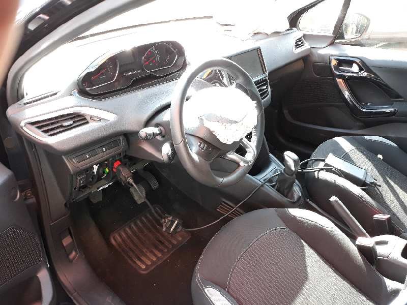 peugeot 208 del año 2015