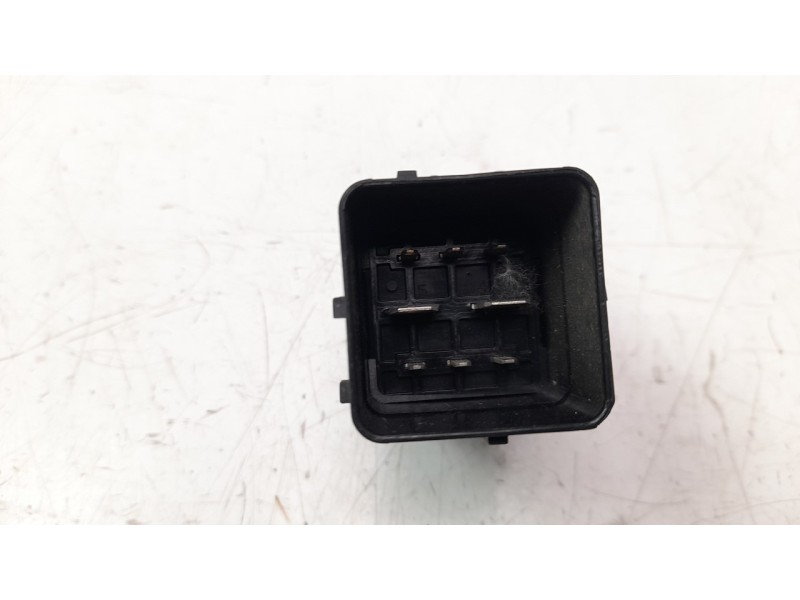 Recambio de caja precalentamiento para volvo v40 1.6 diesel cat referencia OEM IAM 9666671780  