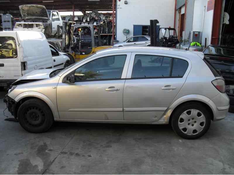opel astra h berlina del año 2004