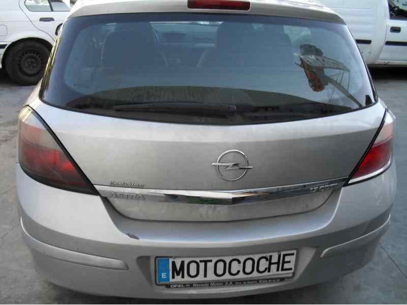opel astra h berlina del año 2004