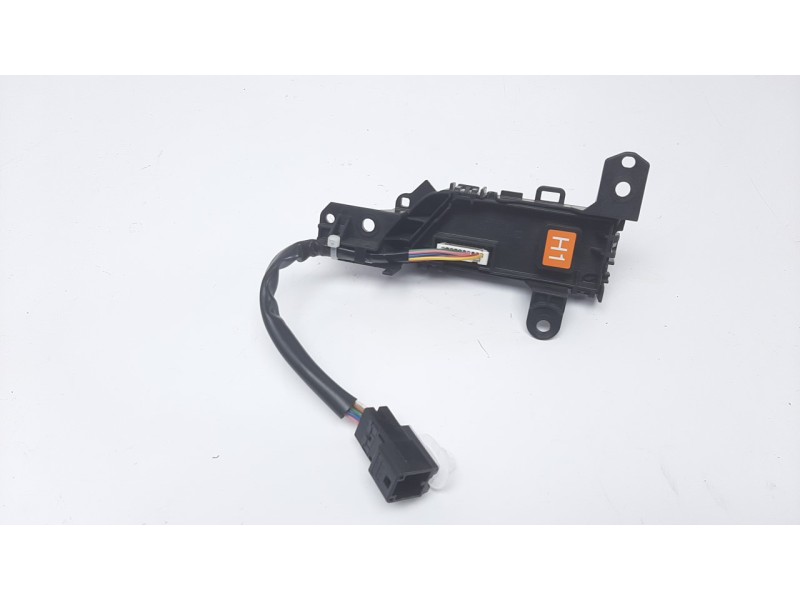 Recambio de modulo electronico para toyota rav4 hybrid 4x2 advance referencia OEM IAM 76L816  