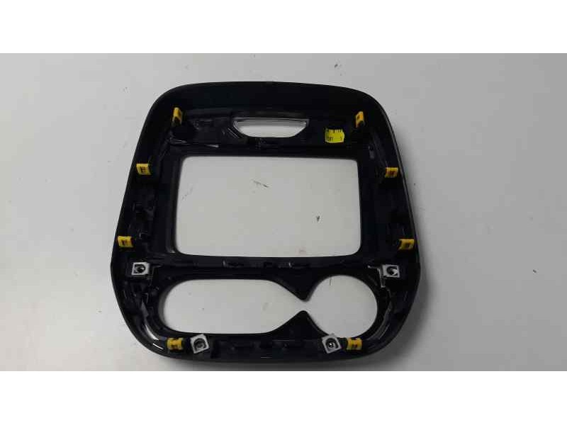Recambio de moldura para renault captur zen referencia OEM IAM 682704761R  
