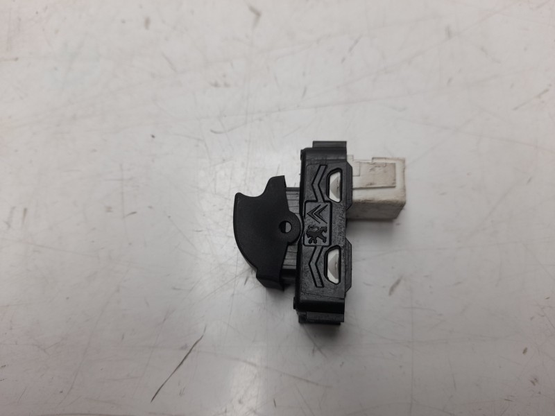 Recambio de mando elevalunas delantero derecho para peugeot 2008 (--.2013) allure referencia OEM IAM 96751115ZD IAF040107CP 