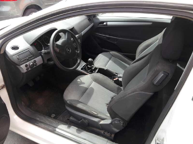 opel astra gtc del año 2005