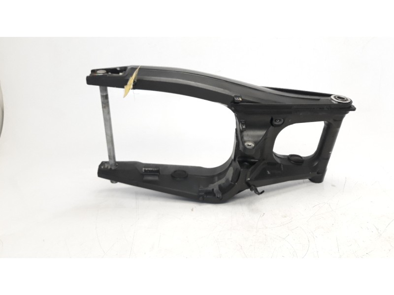 Recambio de puente trasero para honda cb 650r referencia OEM IAM 52200MKND50  