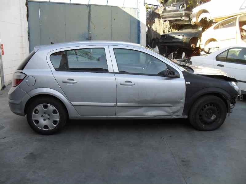 opel astra h berlina del año 2004