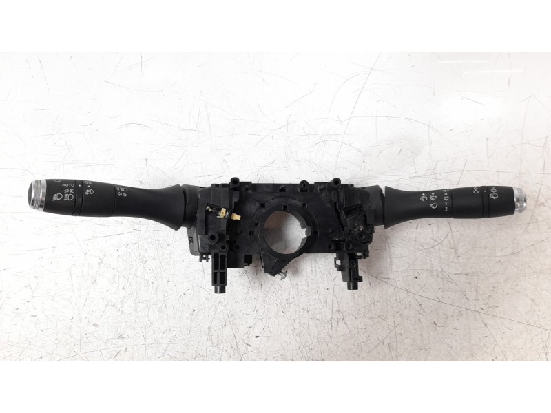 Recambio de mando multifuncion para renault clio v 1.5 blue dci diesel fap referencia OEM IAM 255679262R  