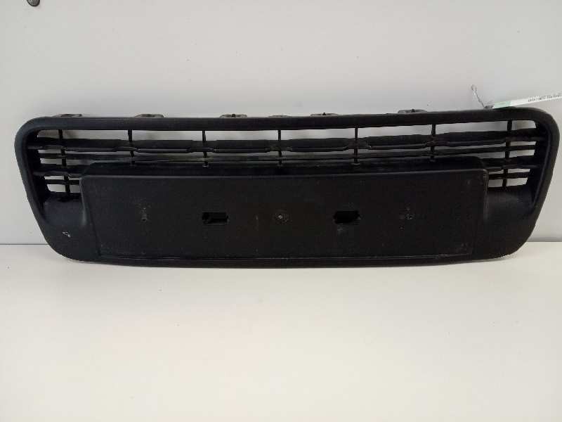 Recambio de rejilla delantera para citroen c3 picasso attraction referencia OEM IAM 9681800777 107074604 