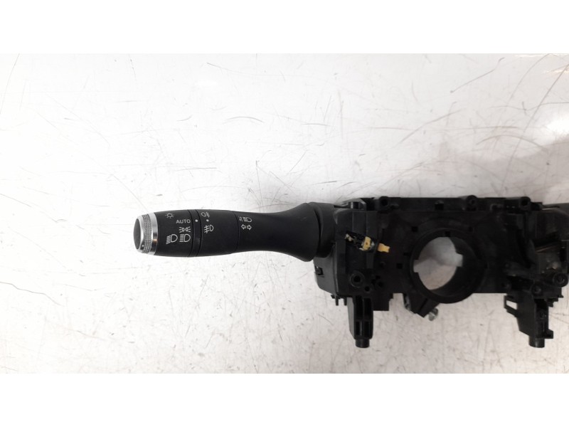 Recambio de mando multifuncion para renault clio v 1.5 blue dci diesel fap referencia OEM IAM 255679262R  