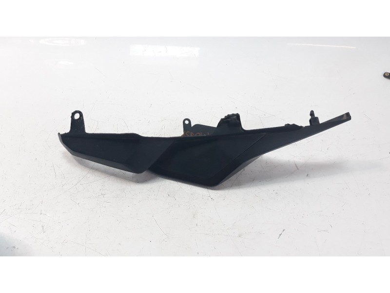 Recambio de moldura para honda cb 650r referencia OEM IAM 77231MKND500  