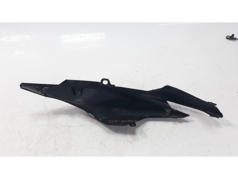 Recambio de moldura para honda cb 650r referencia OEM IAM 77231MKND500  