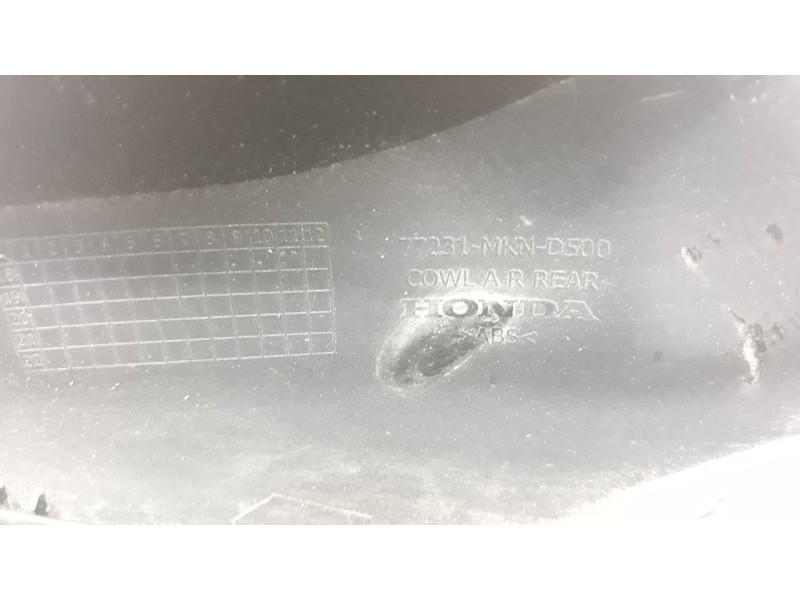 Recambio de moldura para honda cb 650r referencia OEM IAM 77231MKND500  