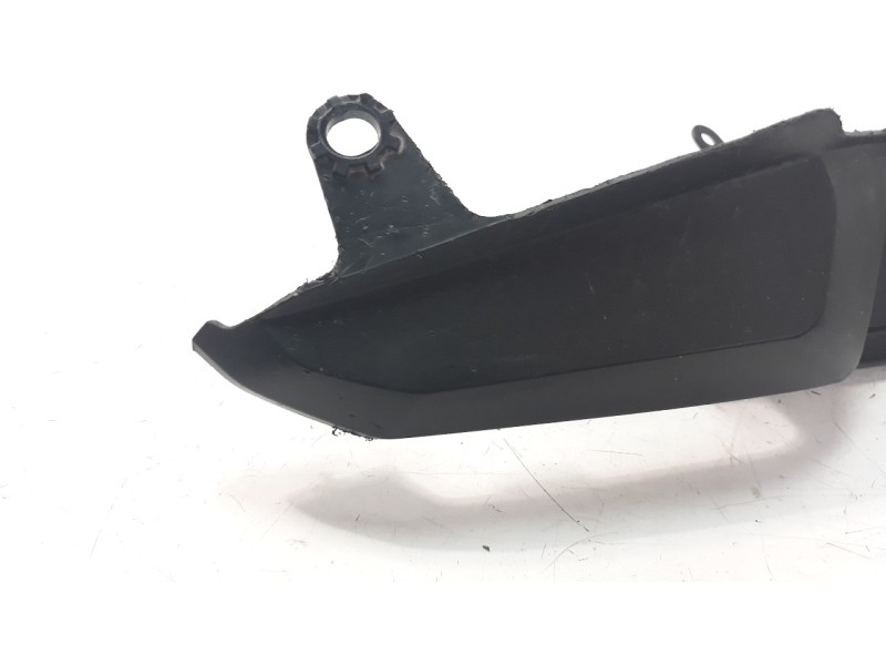 Recambio de moldura para honda cb 650r referencia OEM IAM 77231MKND500  