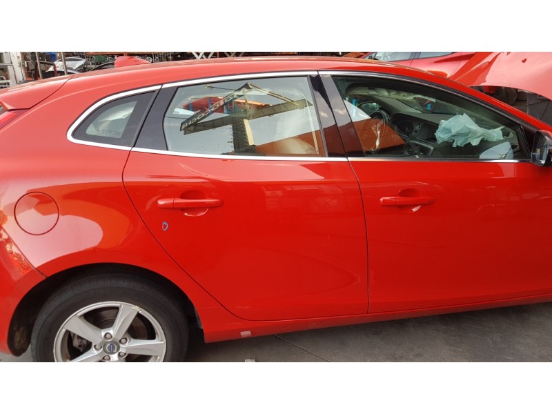 Recambio de puerta trasera derecha para volvo v40 1.6 diesel cat referencia OEM IAM 31662587  