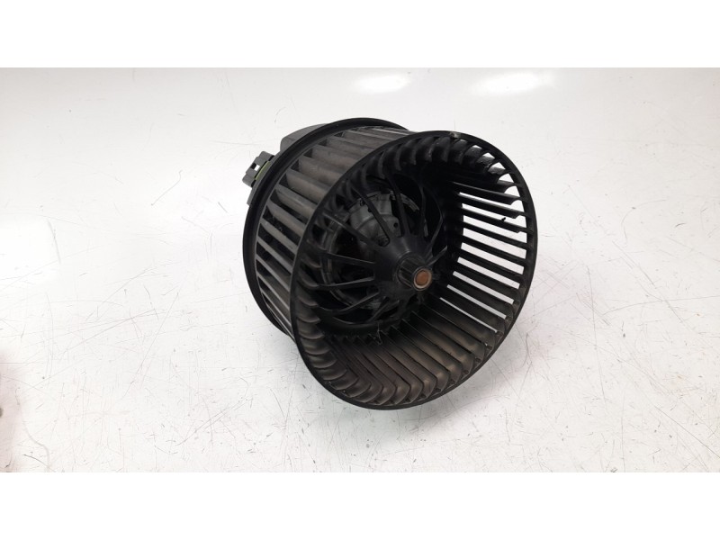 Recambio de ventilador calefaccion para volvo v40 1.6 diesel cat referencia OEM IAM AV6N18456AA 34248 VHF520027