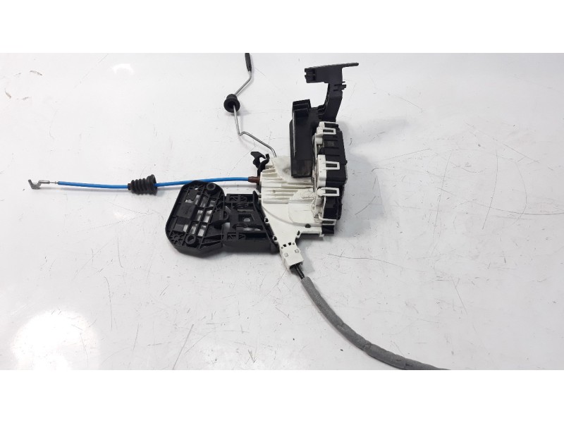 Recambio de cerradura puerta delantera izquierda para mercedes-benz clase a (w176) 2.1 cdi cat referencia OEM IAM A1667200135  