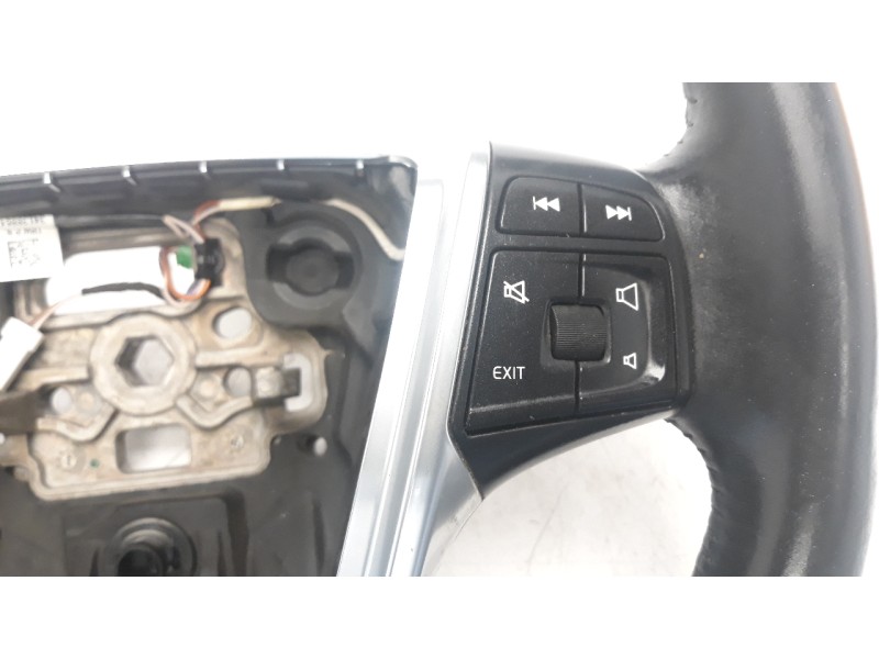 Recambio de volante para volvo v40 1.6 diesel cat referencia OEM IAM 31470183  