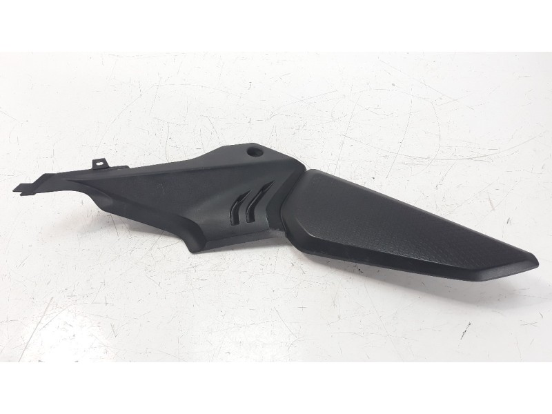 Recambio de moldura para honda cb 650r referencia OEM IAM 83611MKND500  