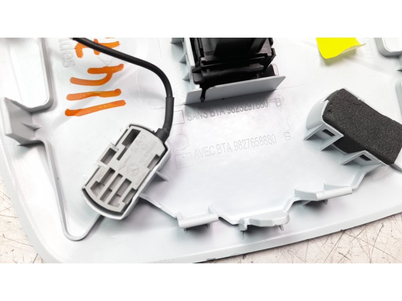 Recambio de luz interior para peugeot 208 (p2) 1.2 puretech referencia OEM IAM 9823297880  