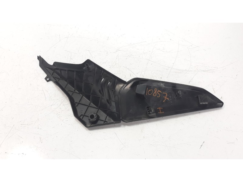 Recambio de moldura para honda cb 650r referencia OEM IAM 83611MKND500  
