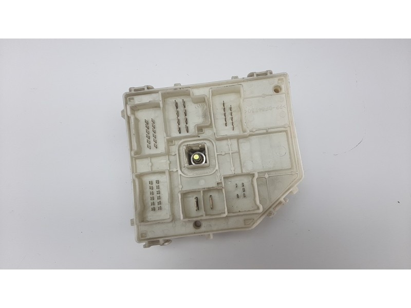 Recambio de caja reles / fusibles para toyota rav 4 (a2) 1.8 16v cat referencia OEM IAM 8272142020  
