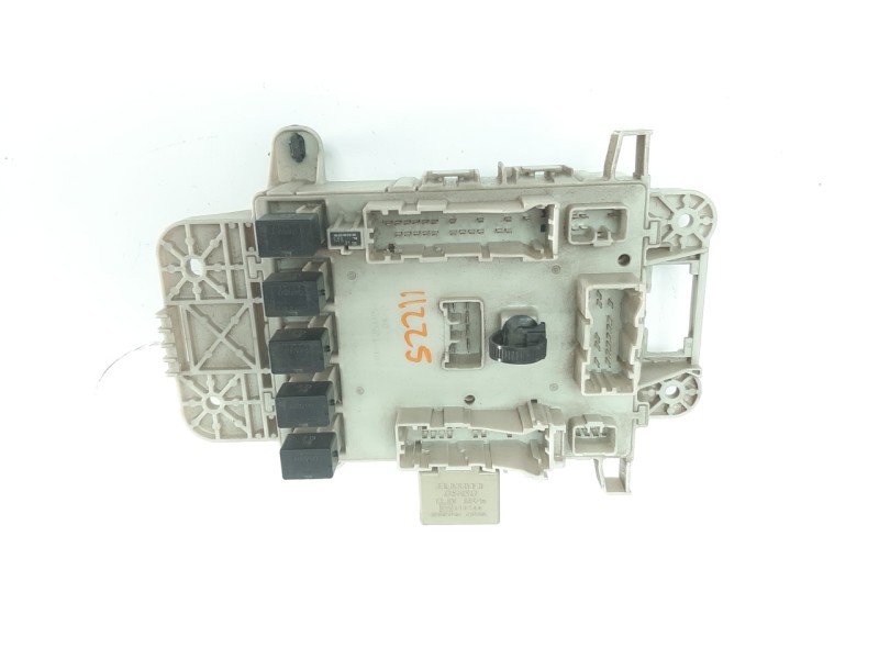Recambio de caja reles / fusibles para toyota rav 4 (a2) 1.8 16v cat referencia OEM IAM 8273142010  
