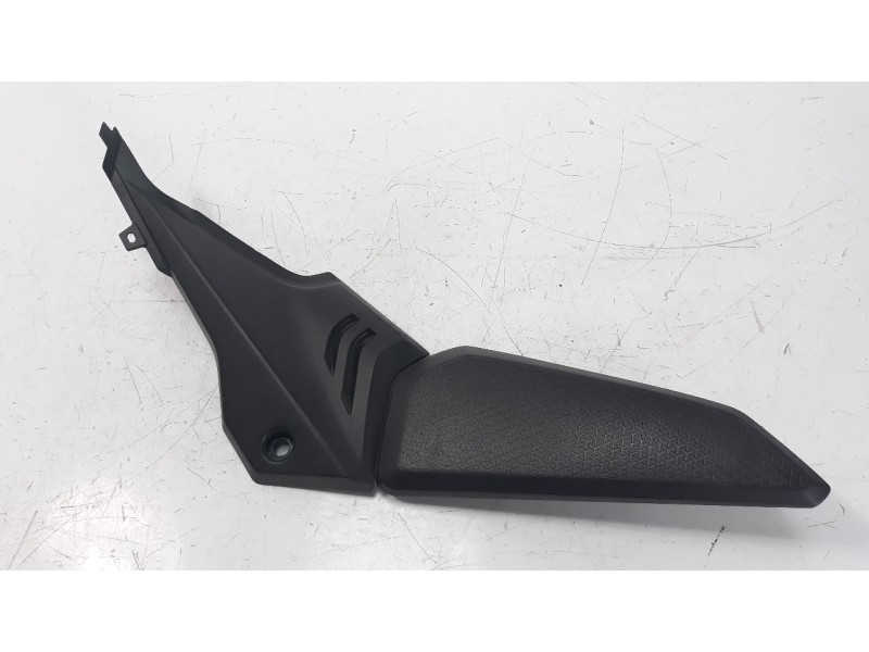 Recambio de moldura para honda cb 650r referencia OEM IAM 83511MKND500  