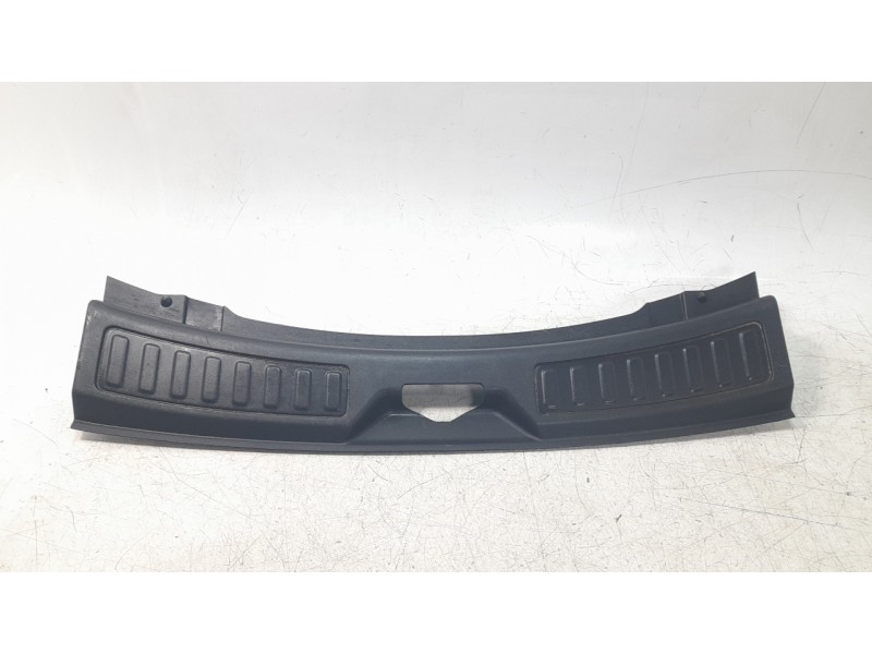 Recambio de moldura para land rover discovery sport 2.0 td4 cat referencia OEM IAM FK72113A10A  