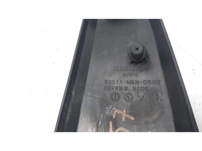 Recambio de moldura para honda cb 650r referencia OEM IAM 83511MKND500  