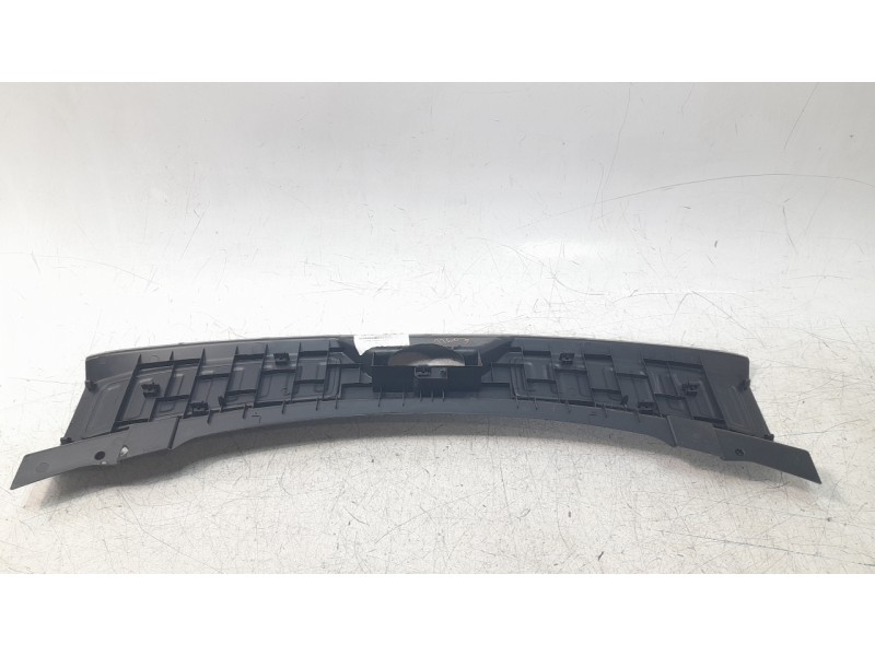 Recambio de moldura para land rover discovery sport 2.0 td4 cat referencia OEM IAM FK72113A10A  