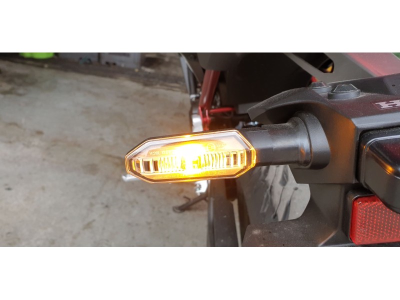 Recambio de piloto trasero izquierdo para honda cb 750 hornet referencia OEM IAM 33650MLFE01  