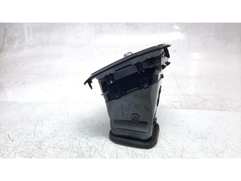 Recambio de aireador izquierdo para volvo v60 familiar 2.0 diesel cat referencia OEM IAM 31477875  