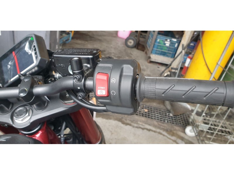 Recambio de piña luces derecha para honda cb 750 hornet referencia OEM IAM 35135MLBD01  