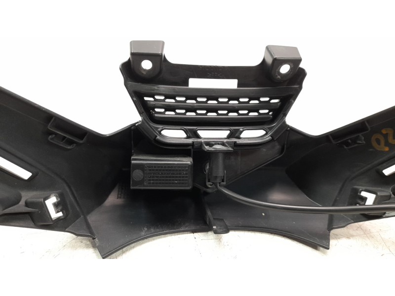 Recambio de moldura para honda x-adv x-adv referencia OEM IAM 64230MKHD00ZA  