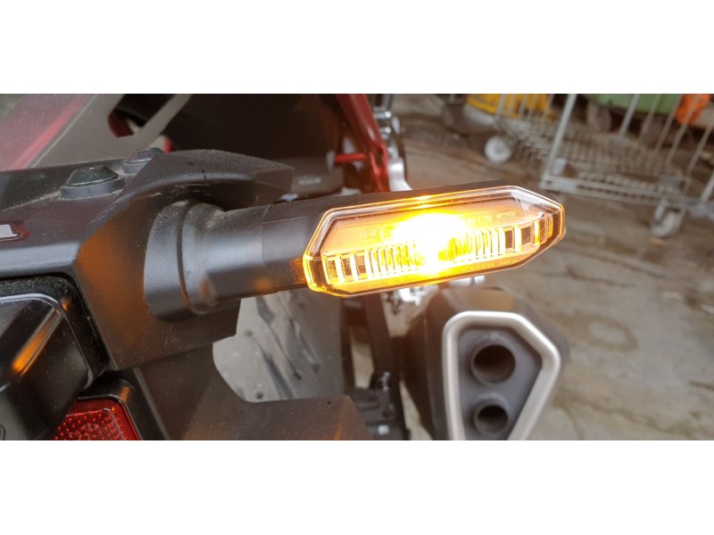 Recambio de piloto trasero derecho para honda cb 750 hornet referencia OEM IAM 33600MLFE01  