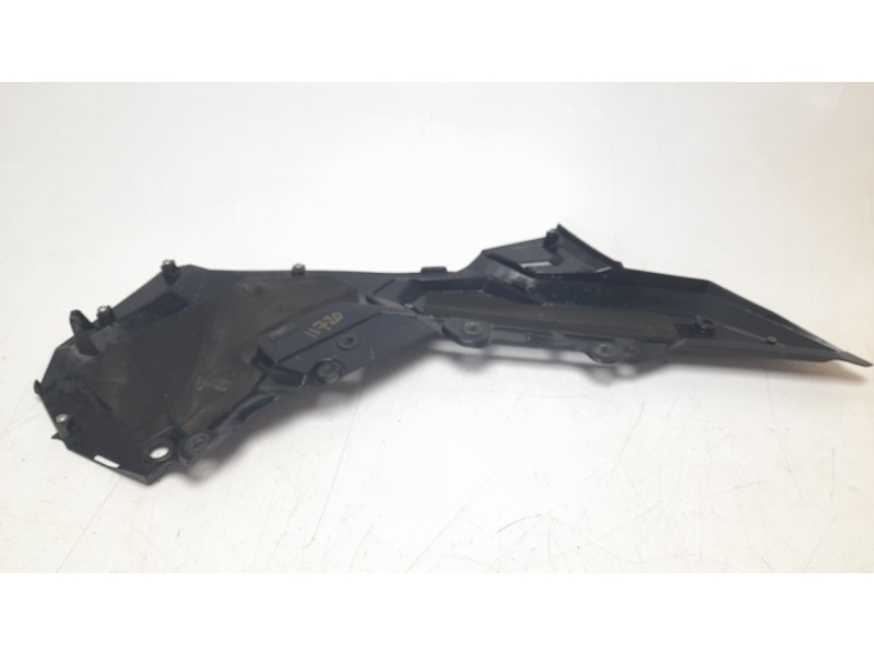 Recambio de moldura para honda x-adv x-adv referencia OEM IAM 64550MKHD00  